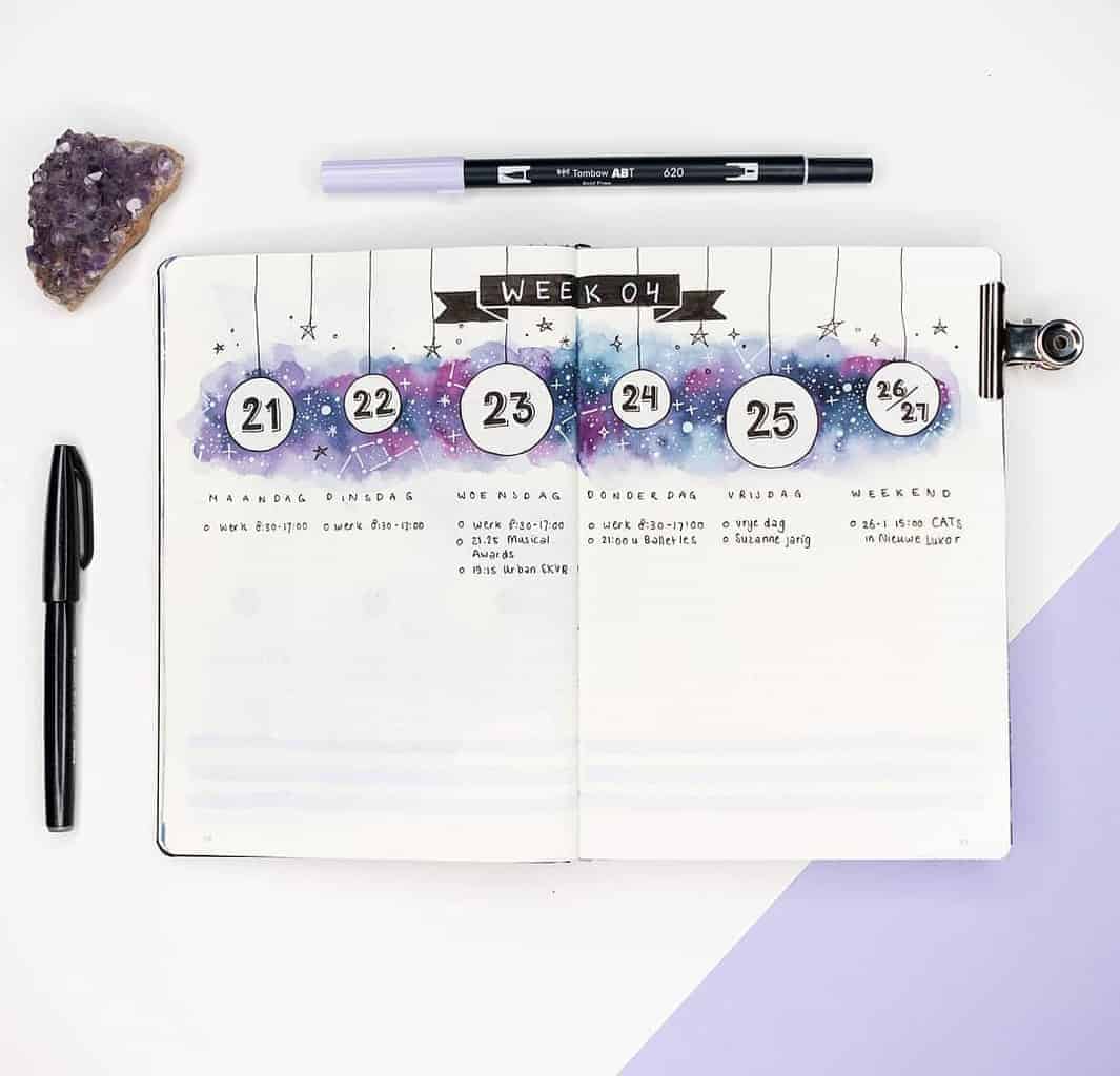 Space and Galaxy Bullet Journal Theme Inspirations - weekly spread by @dutch_dots | Masha Plans